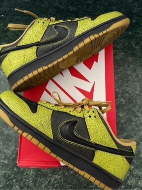 Nike Dunk Low-Retro QS Halloween Skull — Neon Yellow Crackle & Black